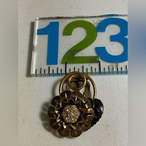 Vintage goldtone floral scarf clip